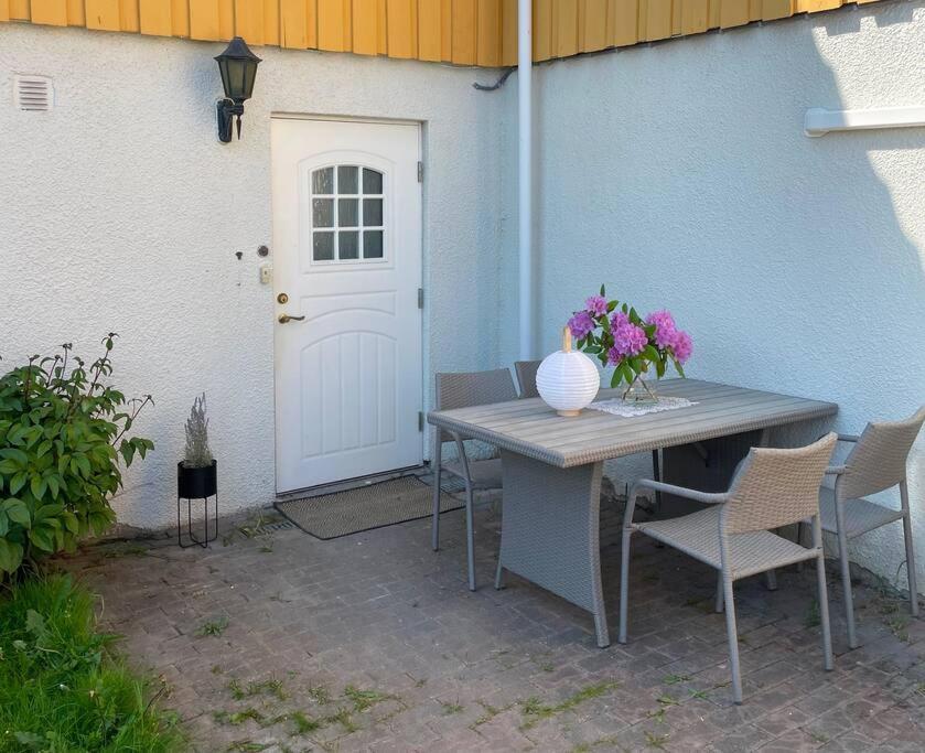 Cosy And Well-equipped With Free Parking